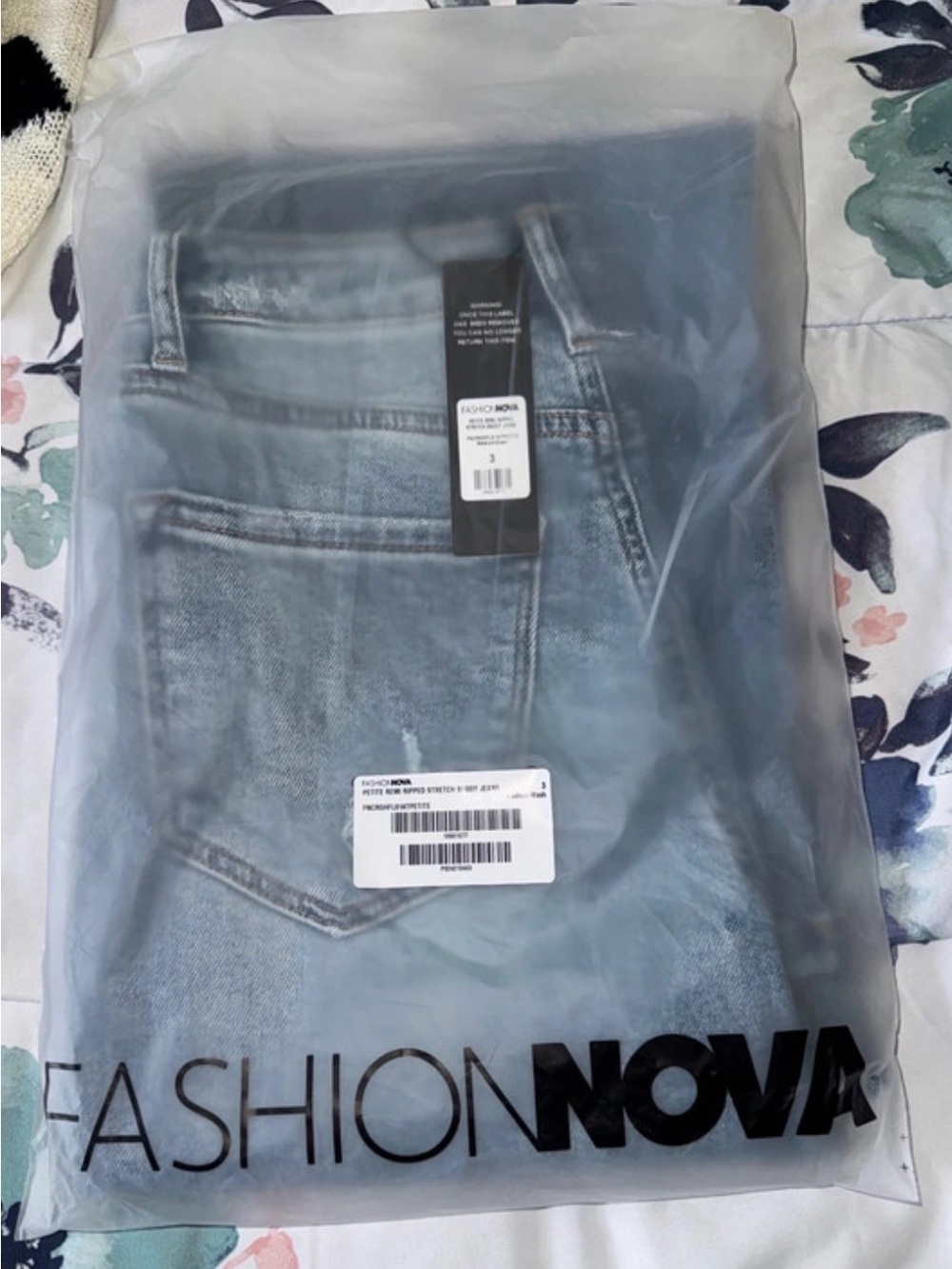 Fashion Nova Women's Light Wash baggy Jeans